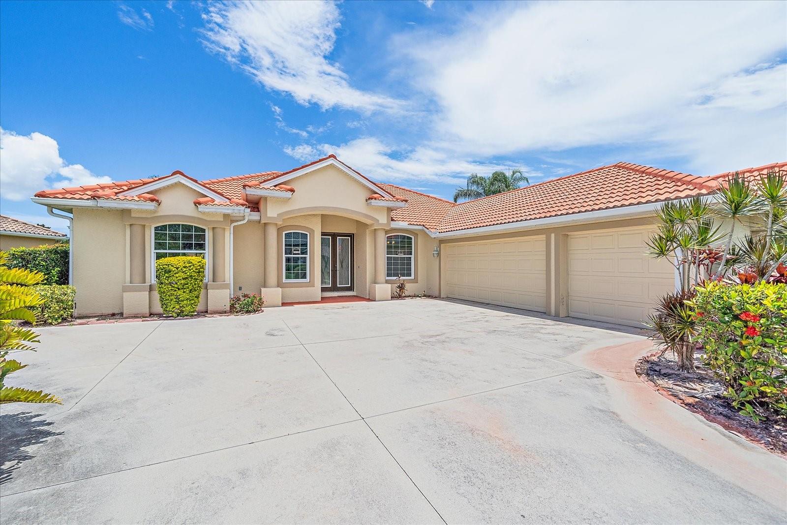 Image 2 of 40 For 5523 Secluded Oaks Way