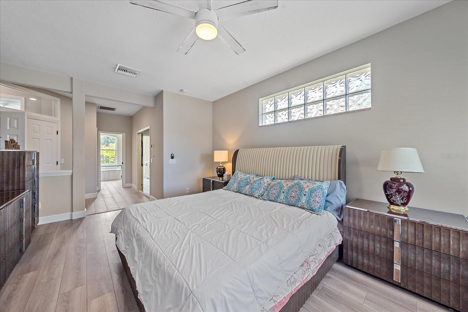 Image 23 of 40 For 5523 Secluded Oaks Way