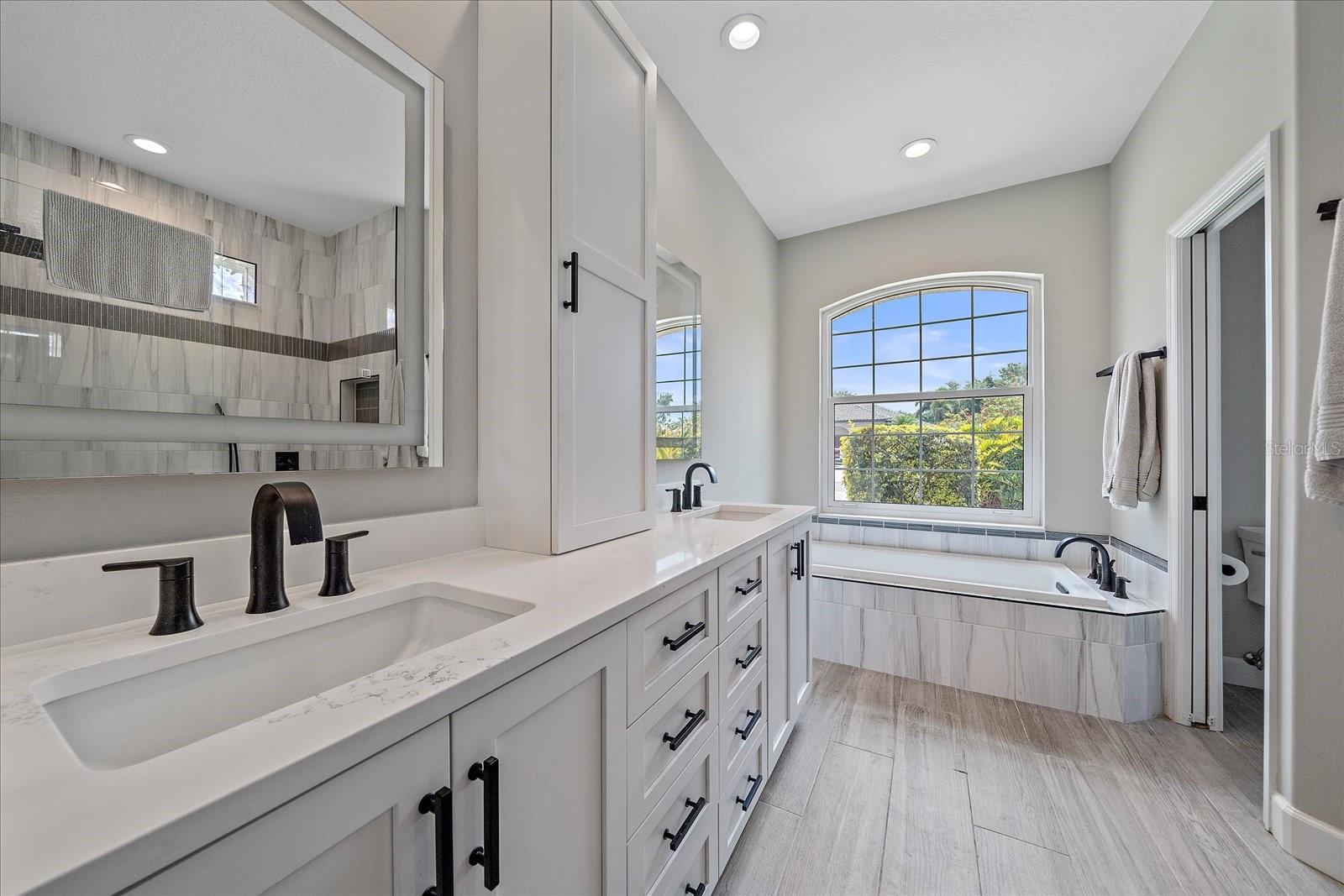 Image 25 of 40 For 5523 Secluded Oaks Way