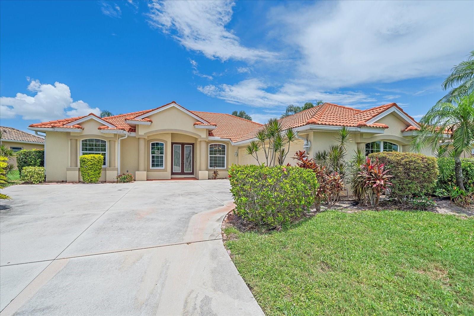 Image 3 of 40 For 5523 Secluded Oaks Way