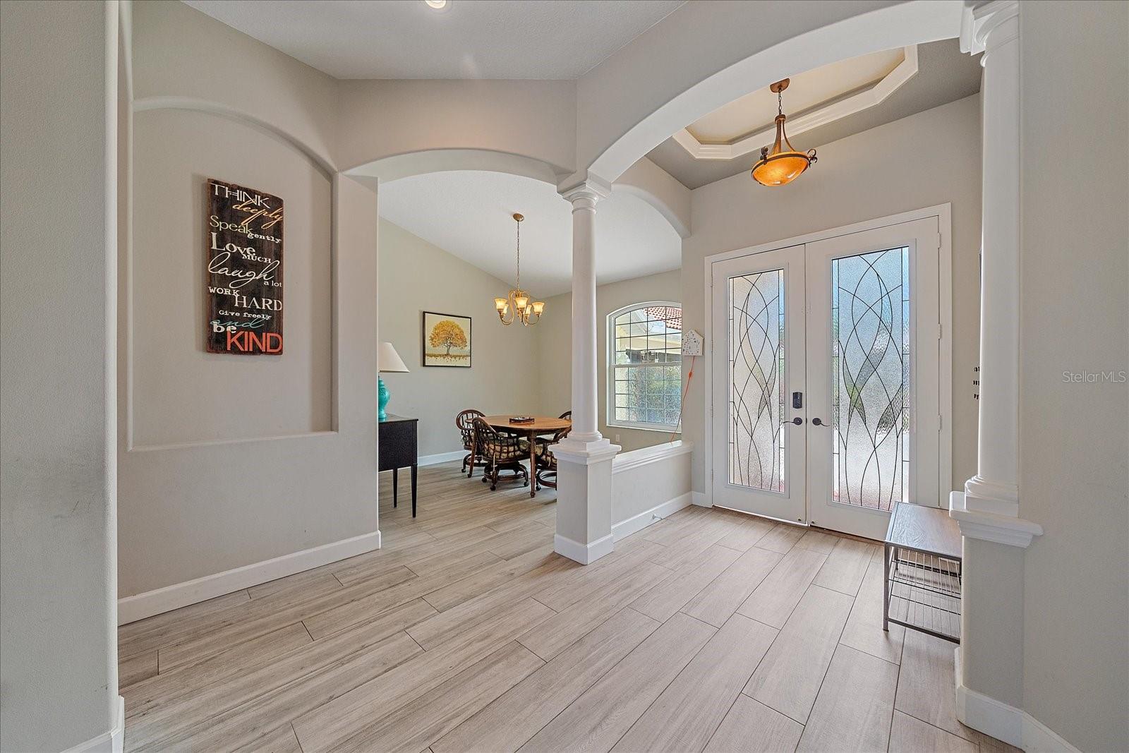 Image 6 of 40 For 5523 Secluded Oaks Way
