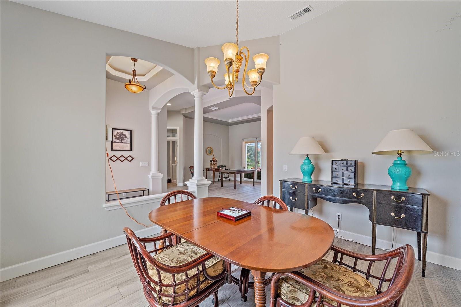 Image 9 of 40 For 5523 Secluded Oaks Way
