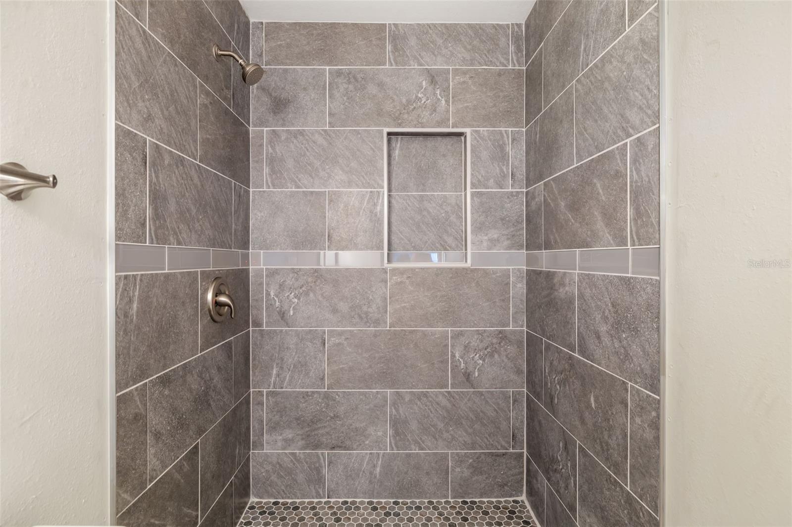 Image 19 of 40 For 2513 Avenue B  B