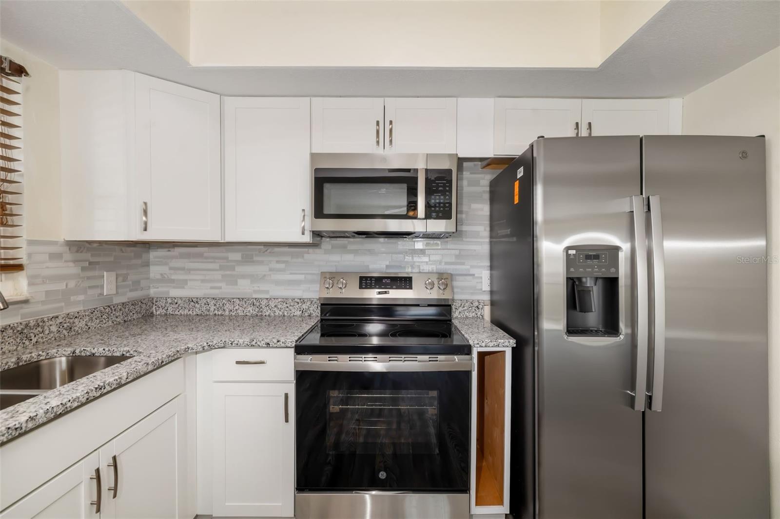 Image 9 of 40 For 2513 Avenue B  B