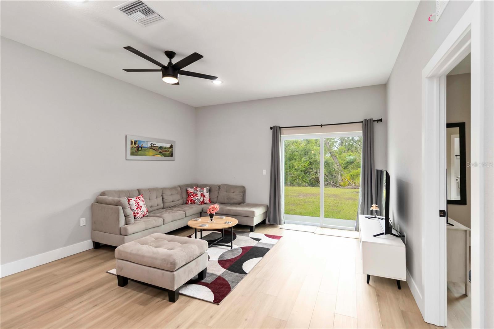 Image 8 of 27 For 9417 Agate Street
