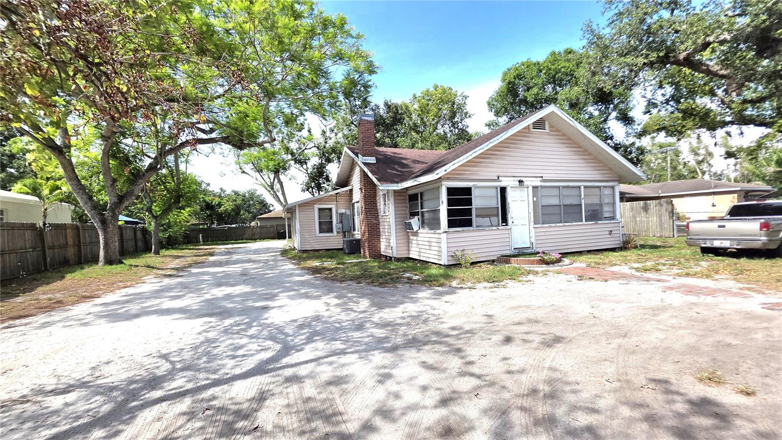 Image 2 of 11 For 809 30th Avenue E