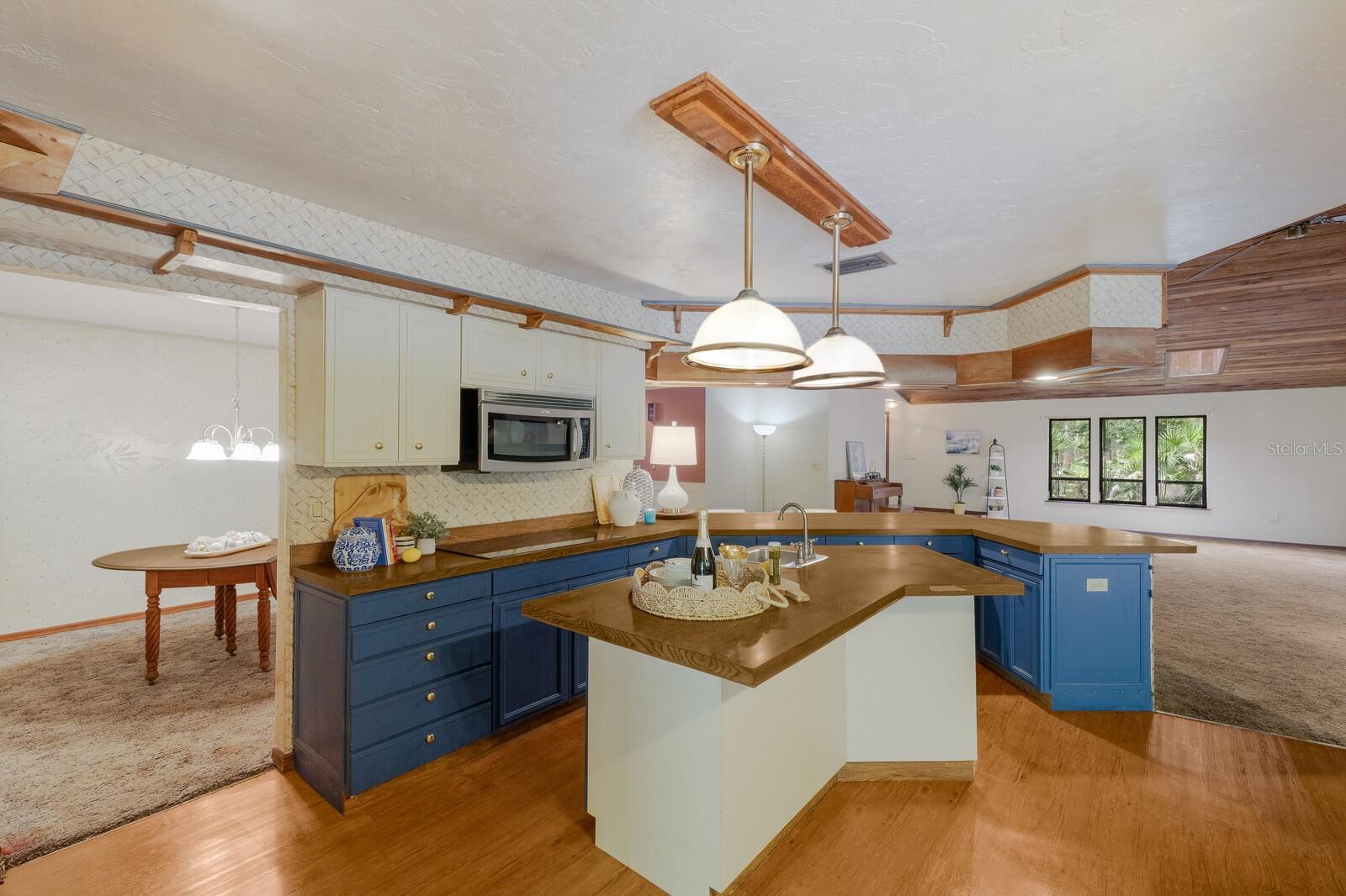 Image 18 of 82 For 10009 Oak Run Drive