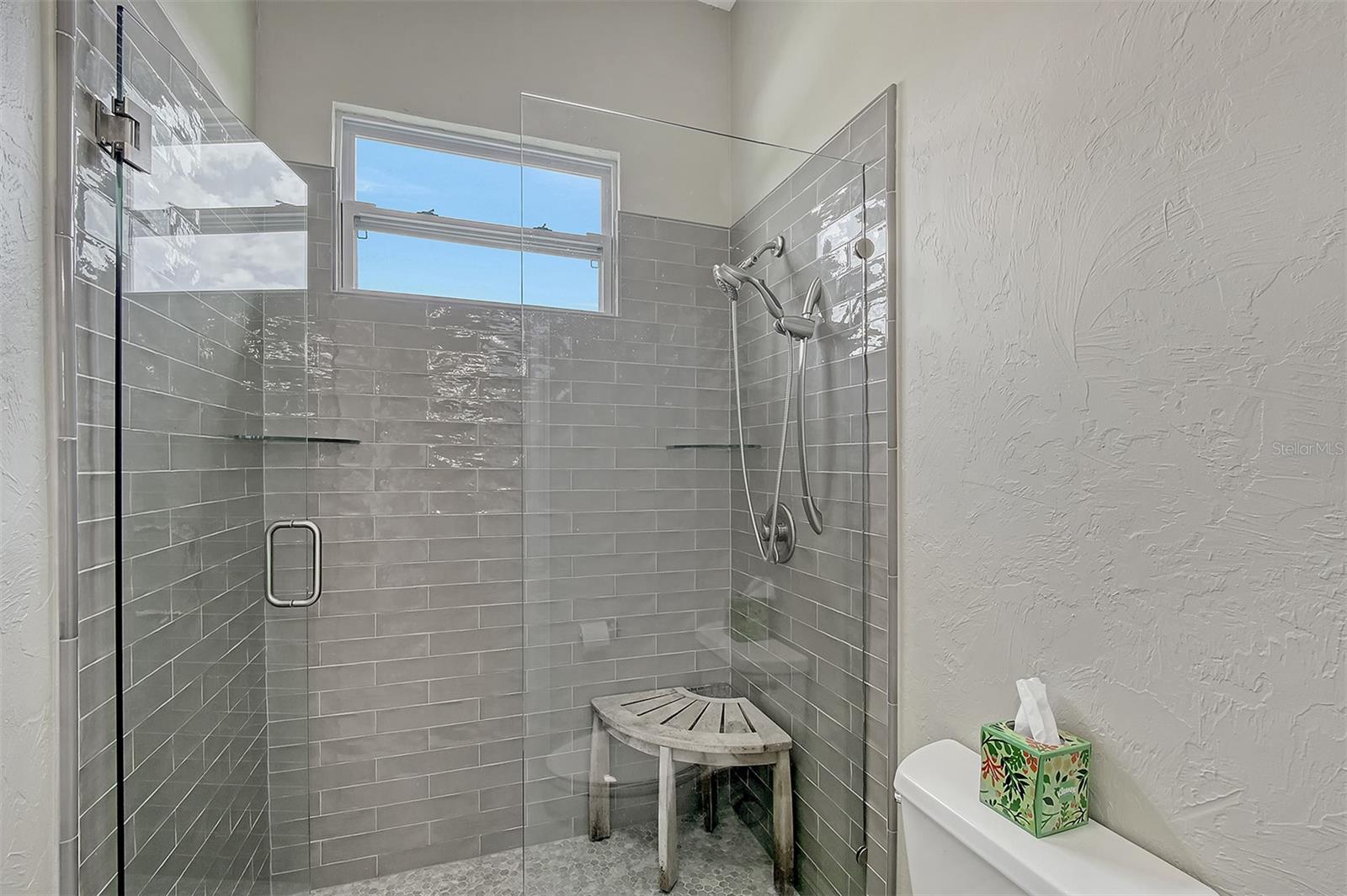 Image 43 of 88 For 520 Rye Road Ne