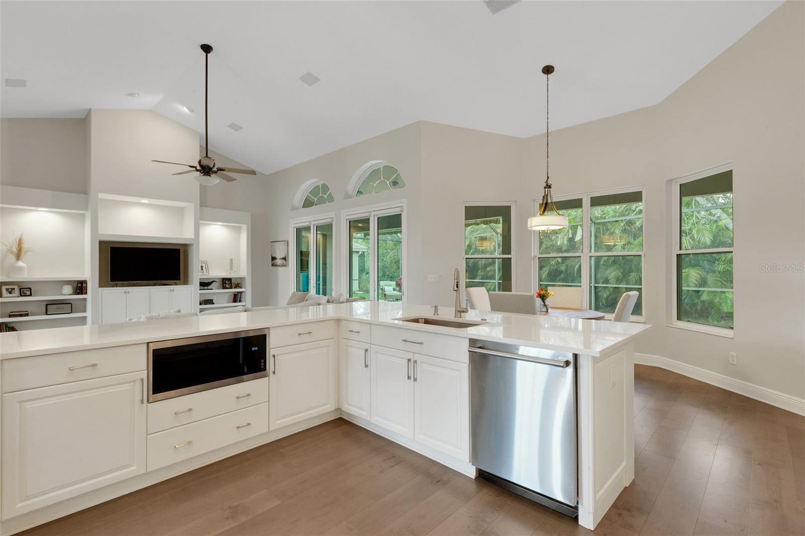 Image 10 of 61 For 8102 Waterview Boulevard