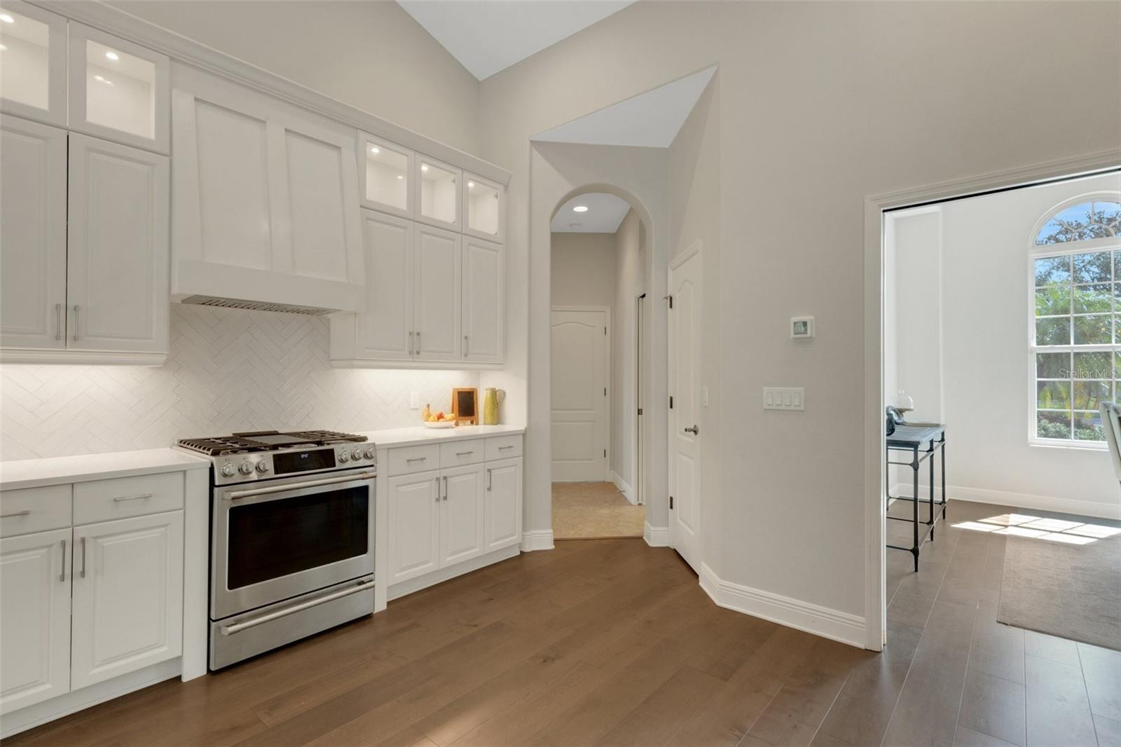 Image 5 of 61 For 8102 Waterview Boulevard