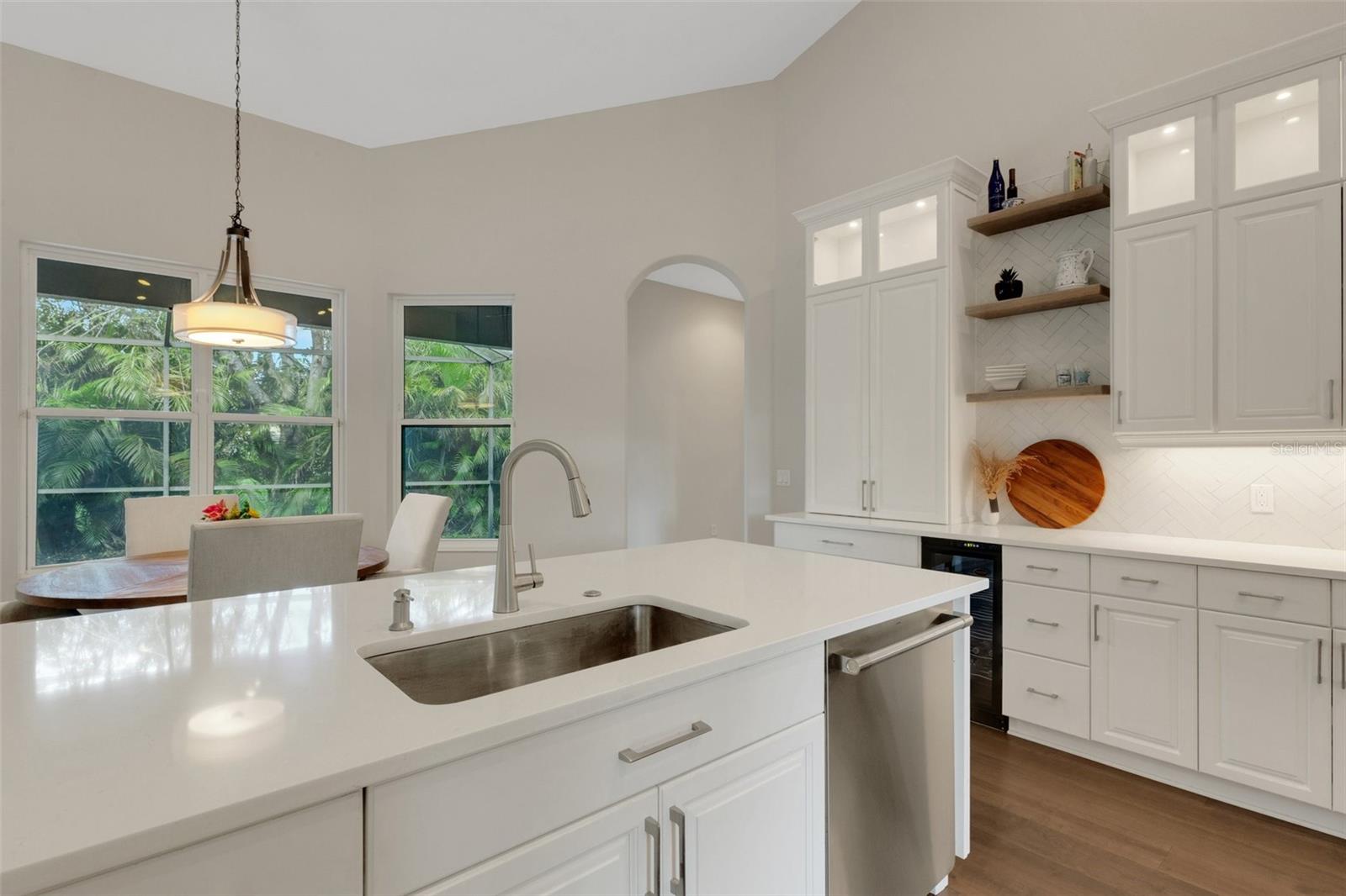 Image 6 of 61 For 8102 Waterview Boulevard
