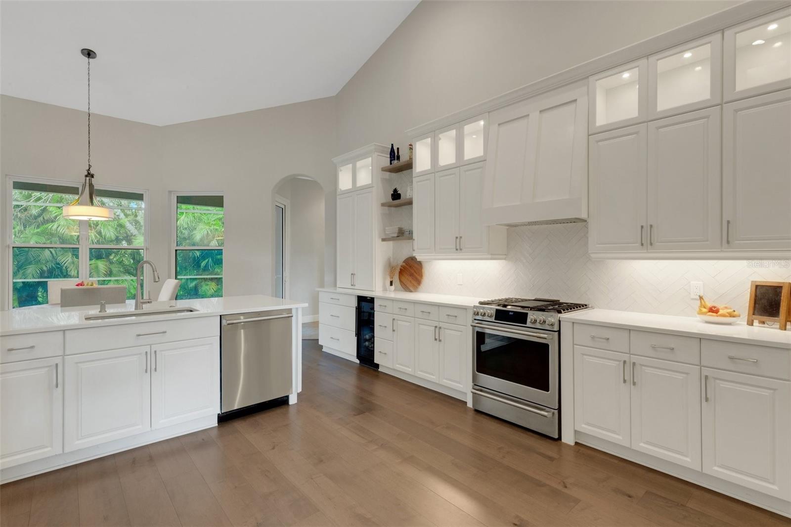 Image 8 of 61 For 8102 Waterview Boulevard