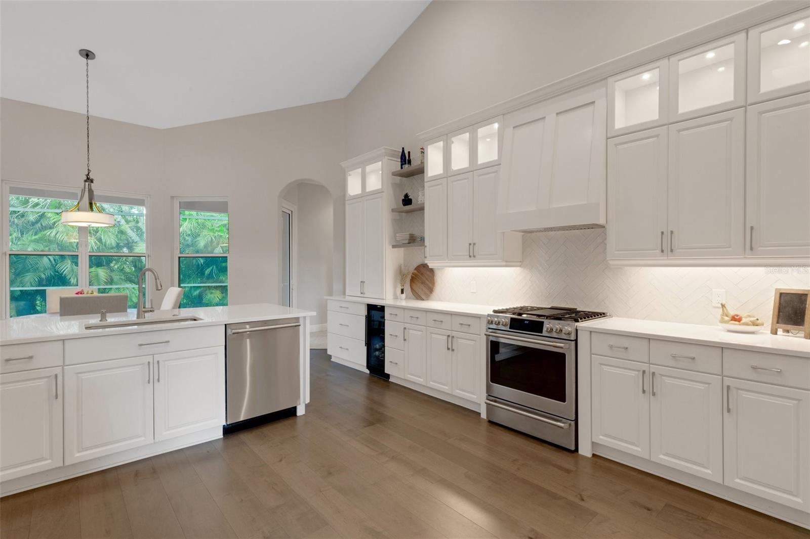 Image 9 of 61 For 8102 Waterview Boulevard