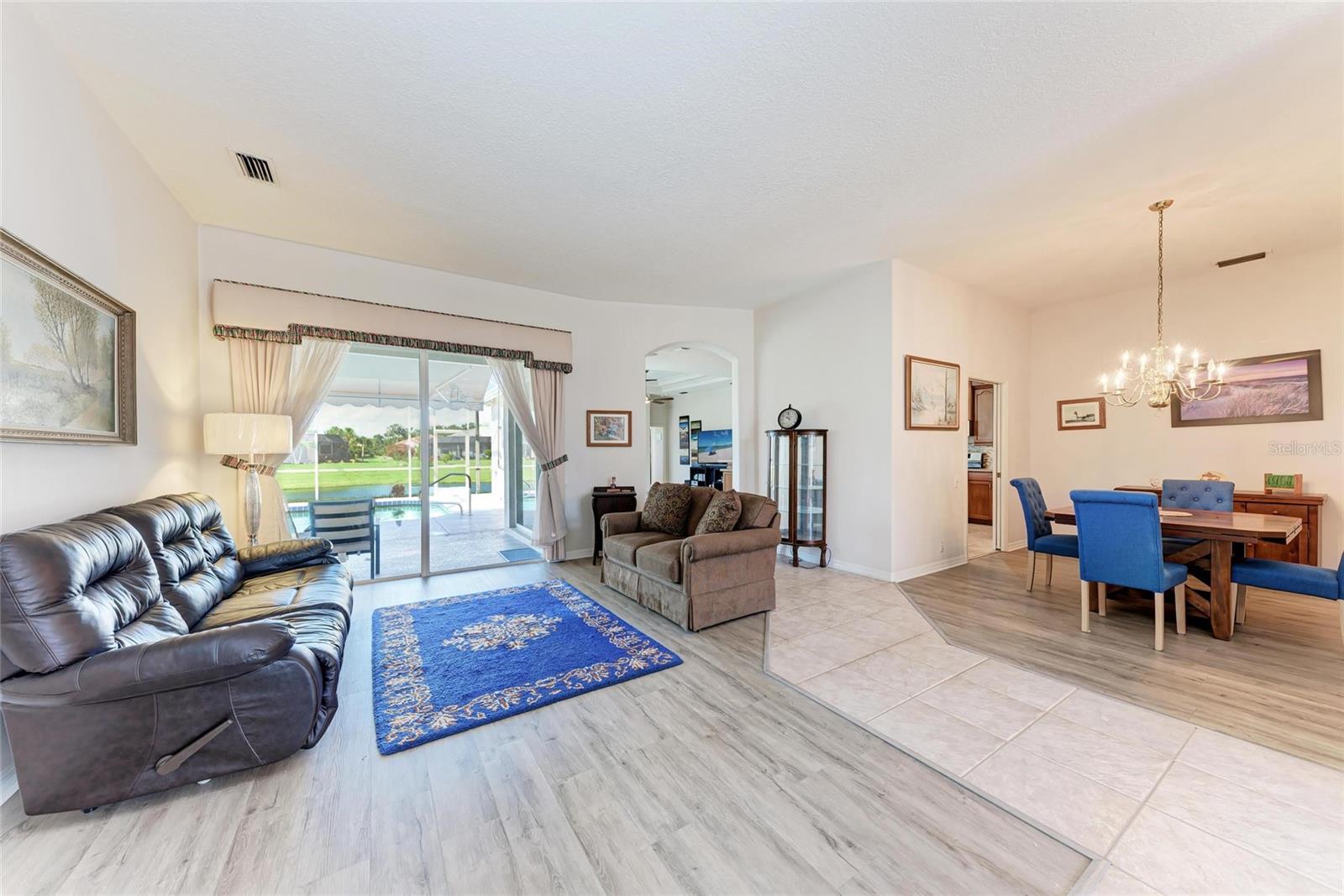 Image 10 of 48 For 11915 Oak Ridge Drive