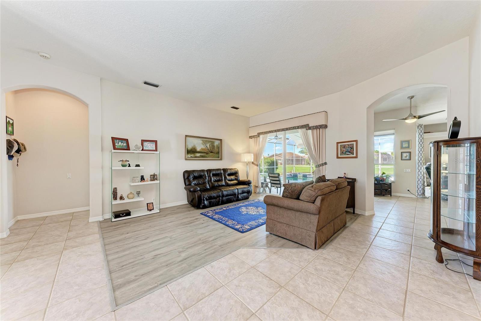 Image 8 of 48 For 11915 Oak Ridge Drive