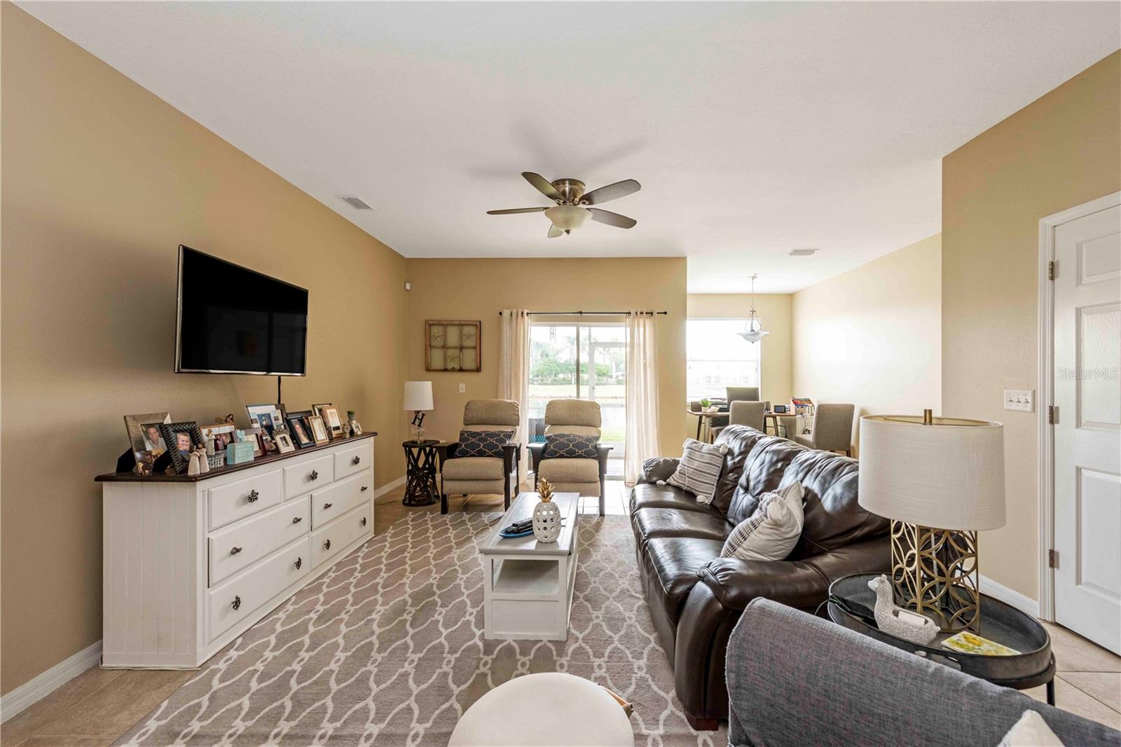 Image 4 of 18 For 3698 Parkridge Circle 26-104