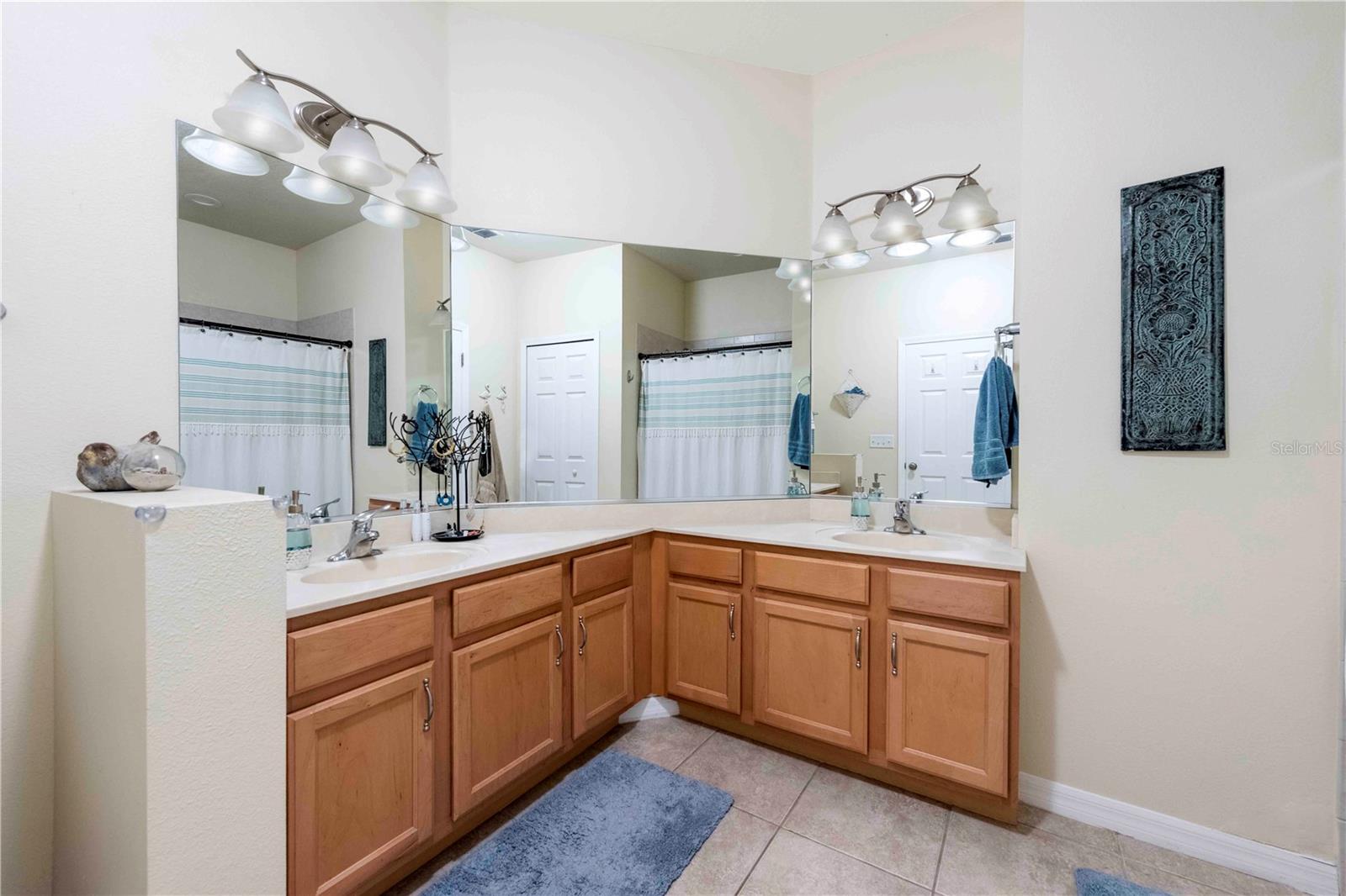 Image 9 of 18 For 3698 Parkridge Circle 26-104