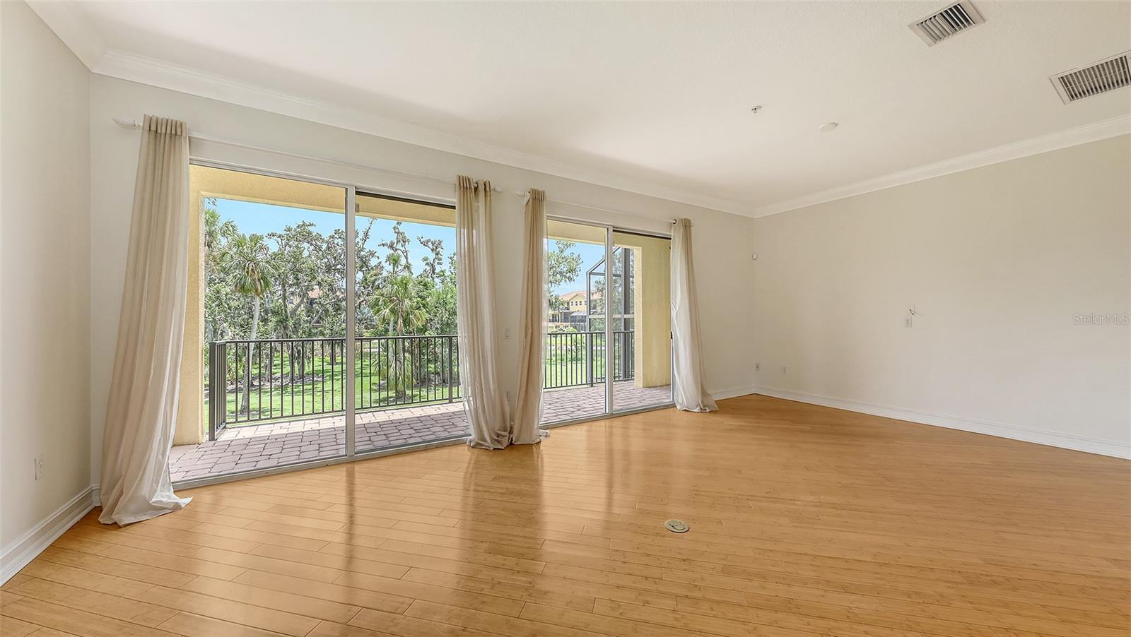 Image 13 of 92 For 1512 3rd Street Circle E