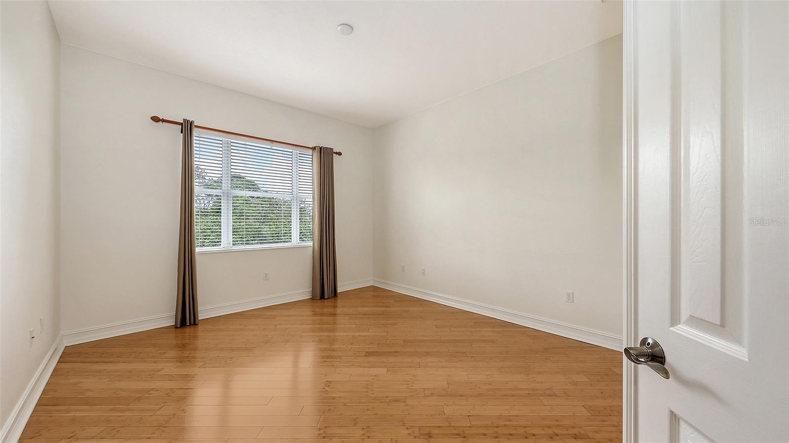 Image 23 of 92 For 1512 3rd Street Circle E