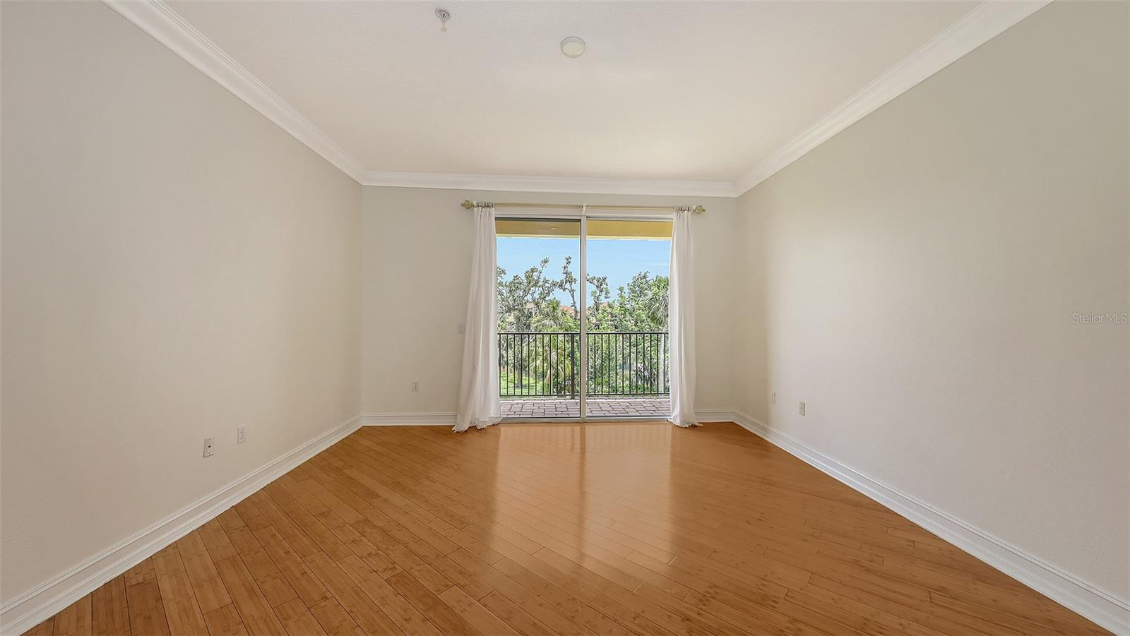 Image 27 of 92 For 1512 3rd Street Circle E