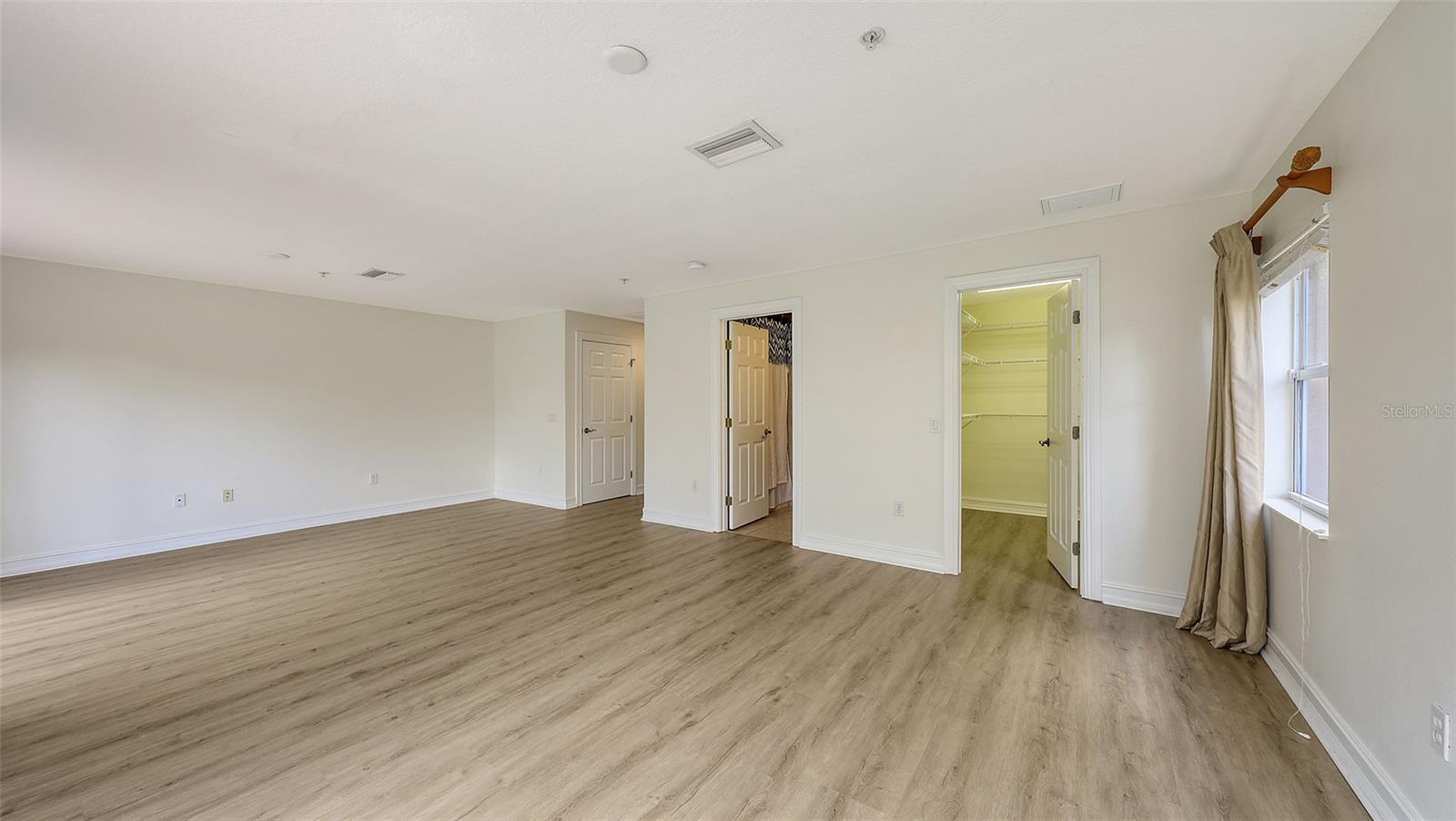 Image 44 of 92 For 1512 3rd Street Circle E