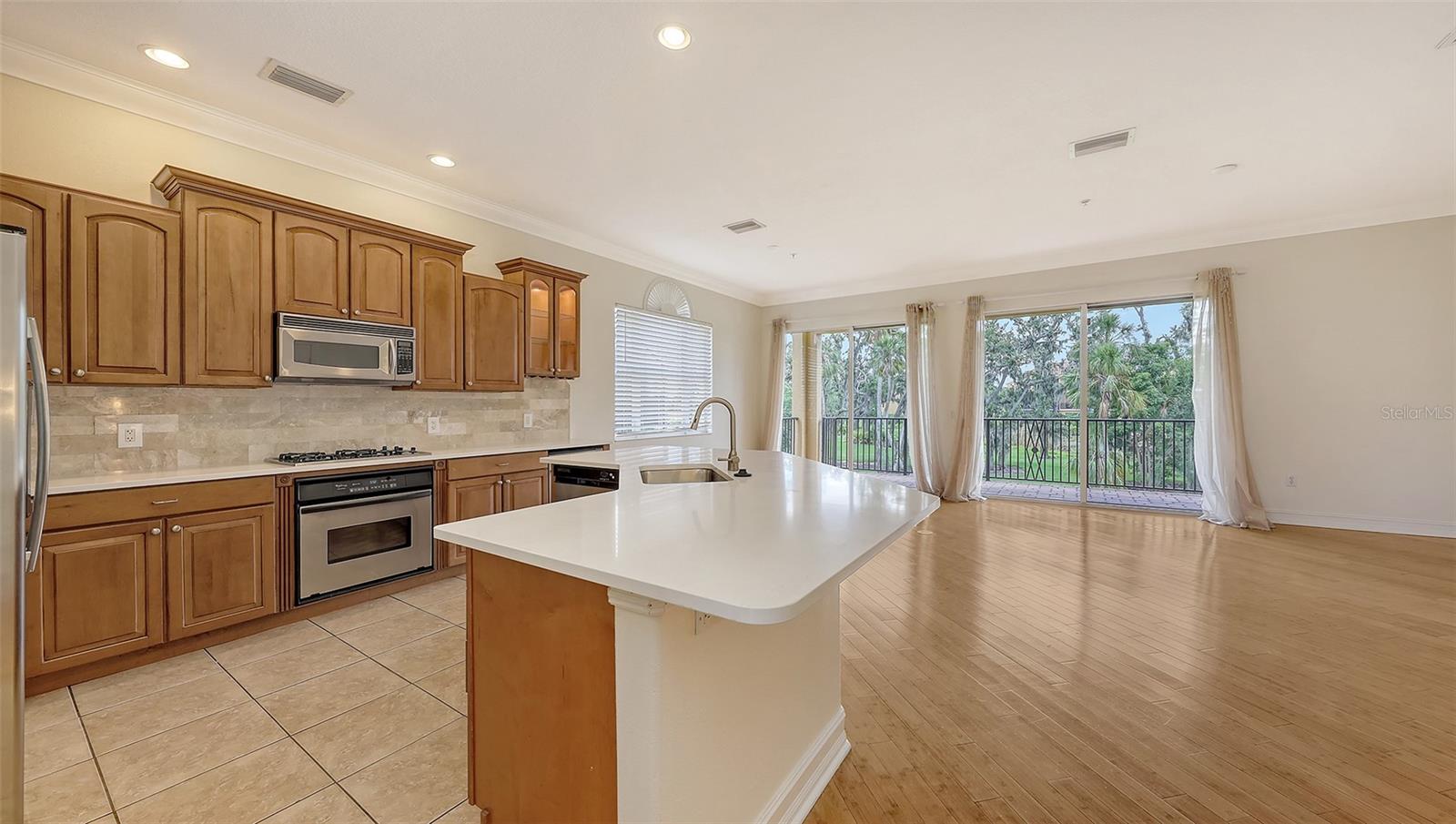 Image 5 of 92 For 1512 3rd Street Circle E