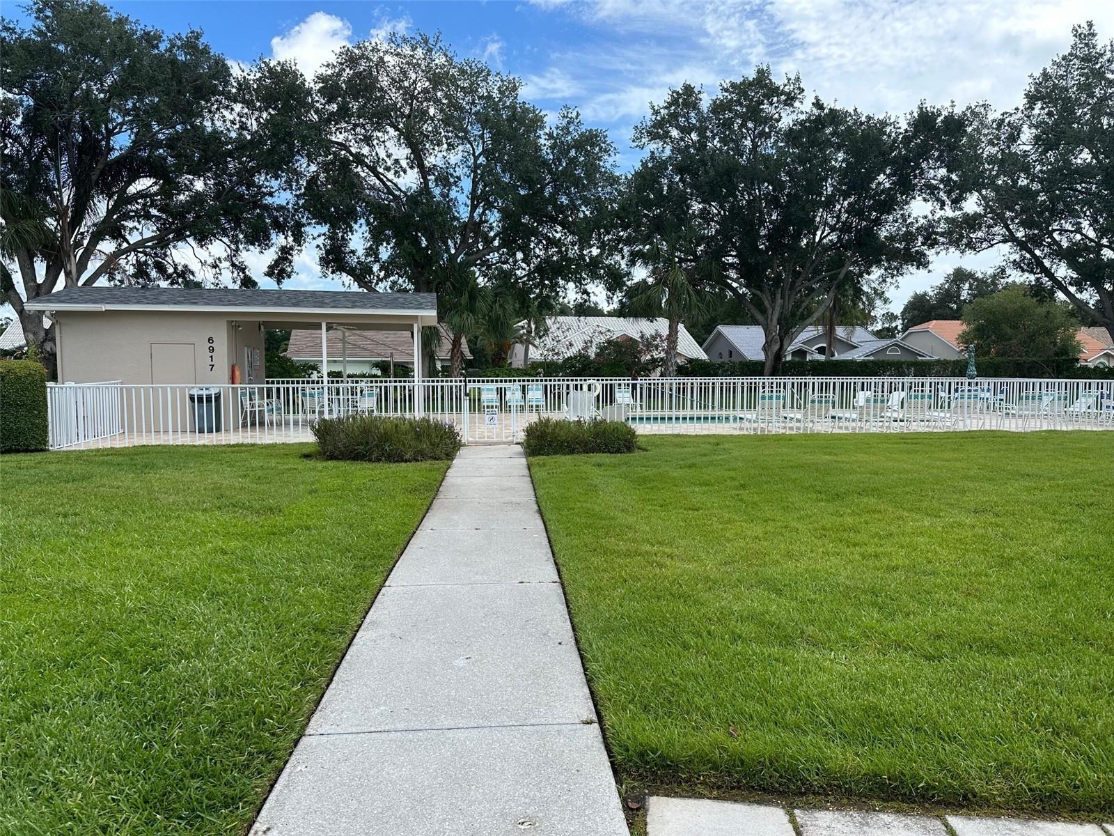 Image 33 of 62 For 6908 Stoneywalk Court