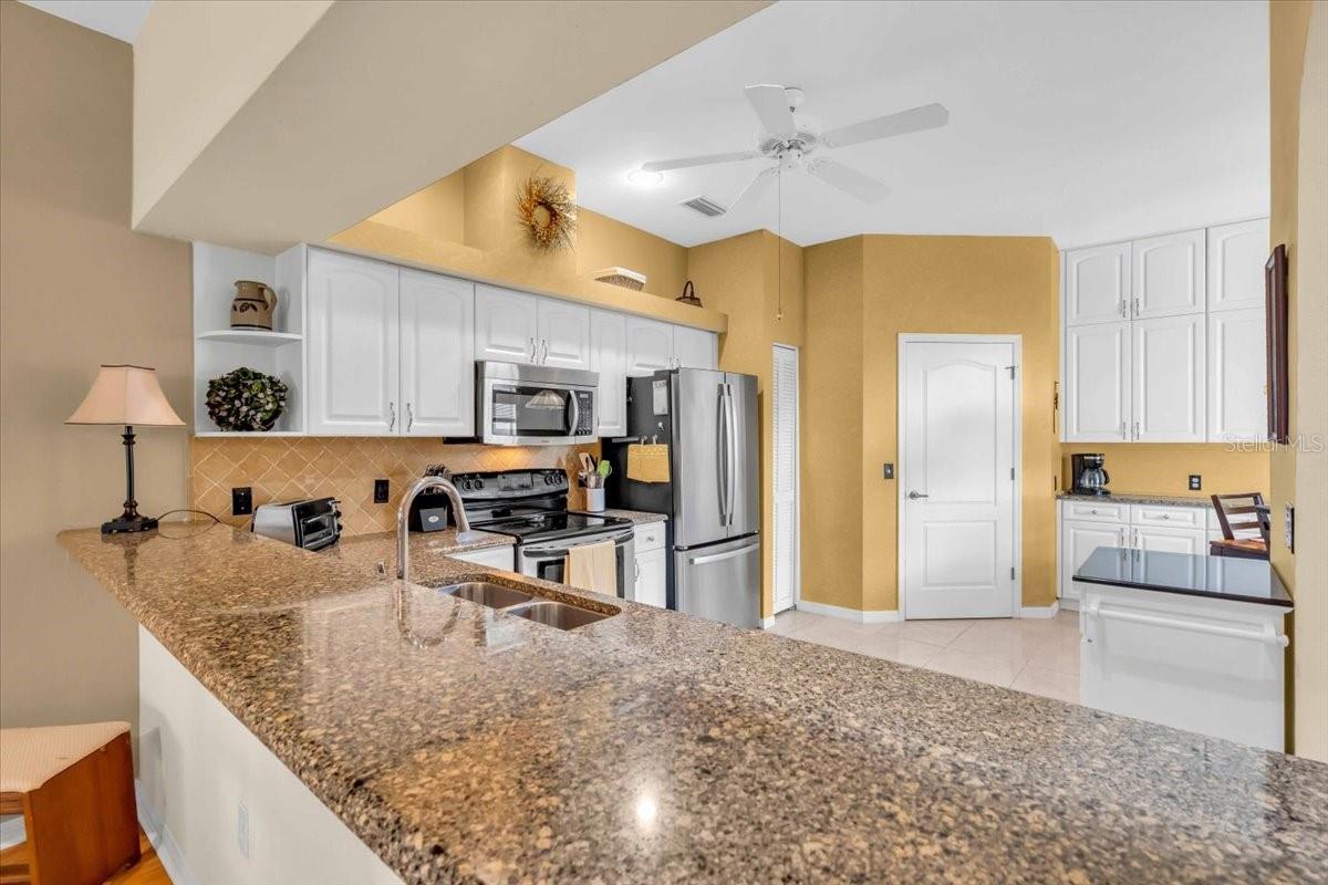 Image 9 of 62 For 6908 Stoneywalk Court