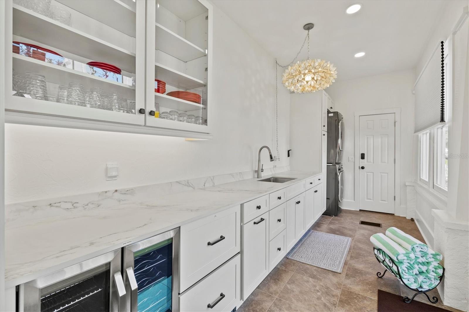 Image 10 of 81 For 1523 1st Avenue W