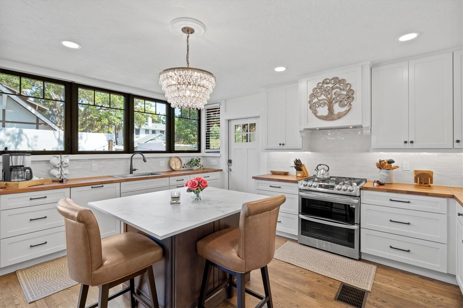 Image 12 of 81 For 1523 1st Avenue W