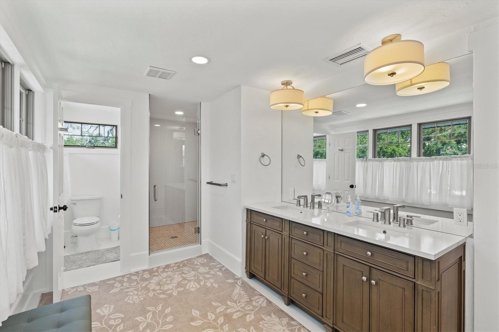 Image 21 of 81 For 1523 1st Avenue W
