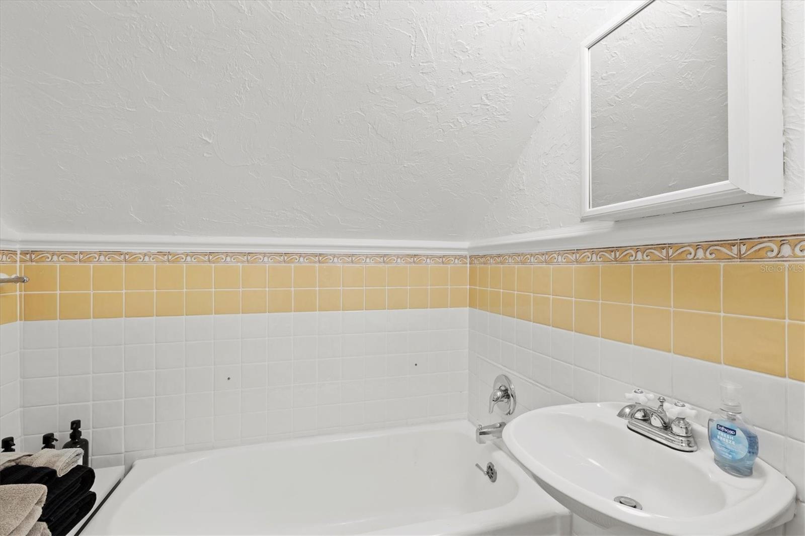 Image 25 of 81 For 1523 1st Avenue W