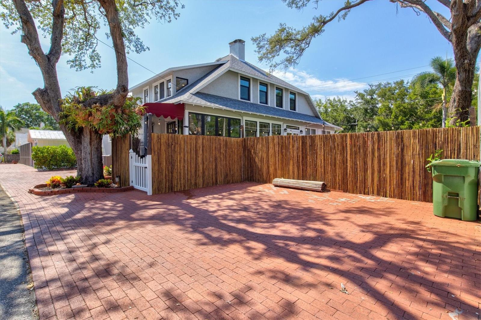 Image 43 of 81 For 1523 1st Avenue W