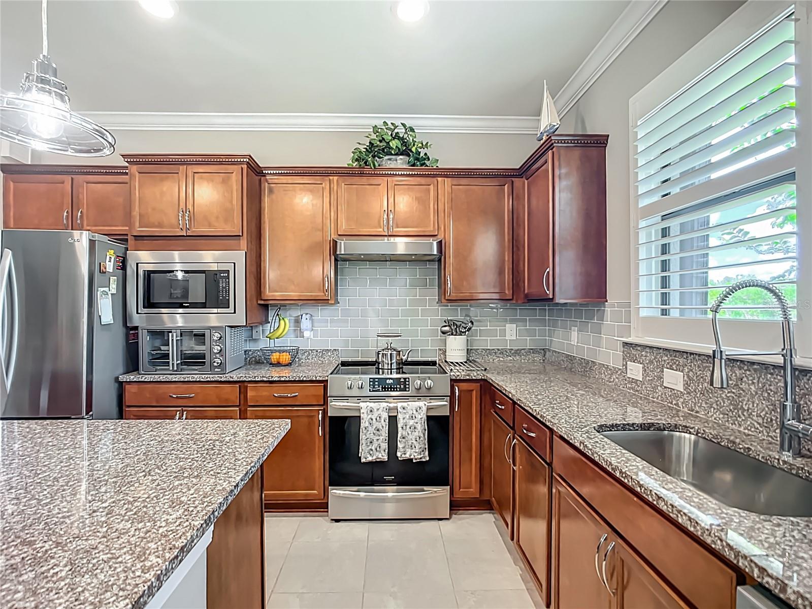 Image 9 of 33 For 2525 Daisy Drive