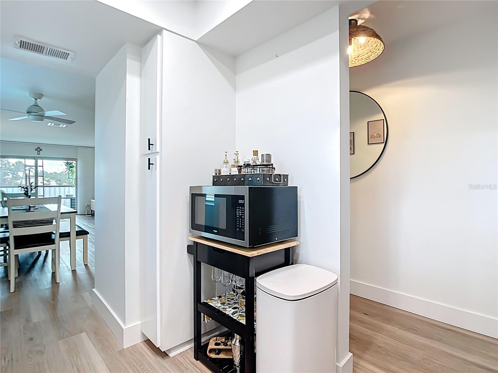Image 11 of 44 For 516 Parkdale Mews  516