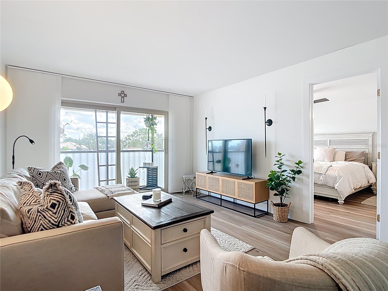 Image 16 of 44 For 516 Parkdale Mews  516