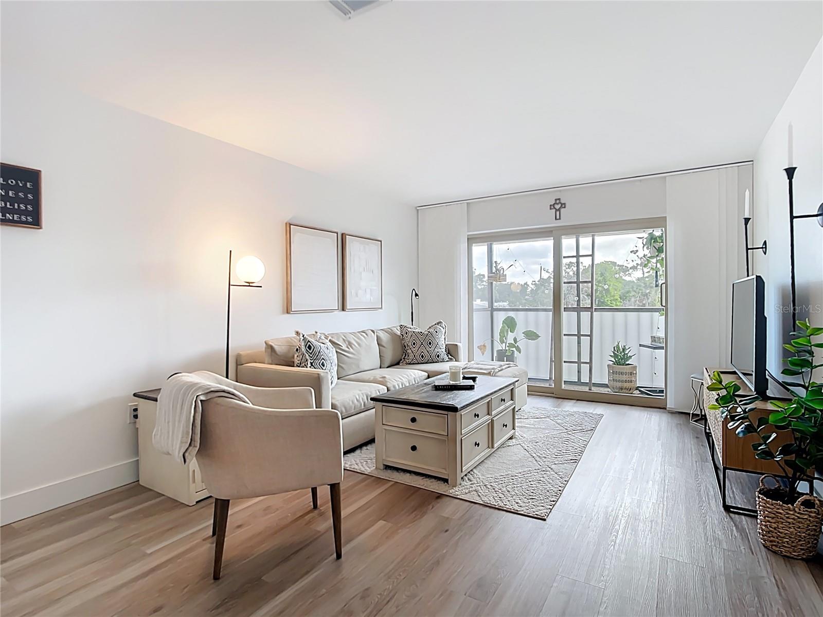 Image 17 of 44 For 516 Parkdale Mews  516