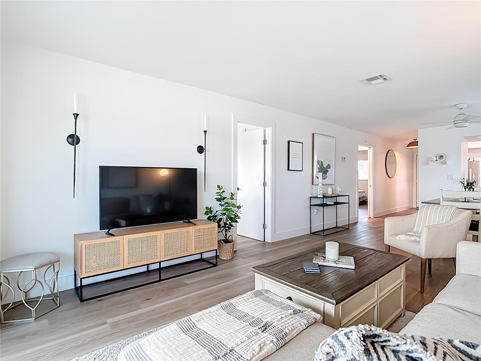 Image 19 of 44 For 516 Parkdale Mews  516