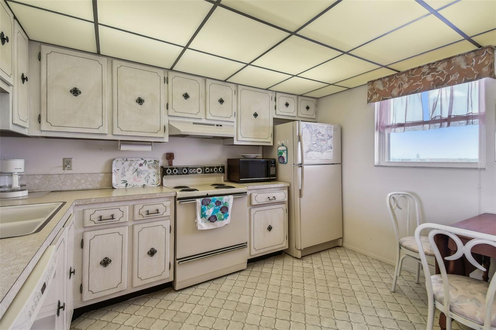 Image 15 of 64 For 3680 Ironwood Circle  704-l