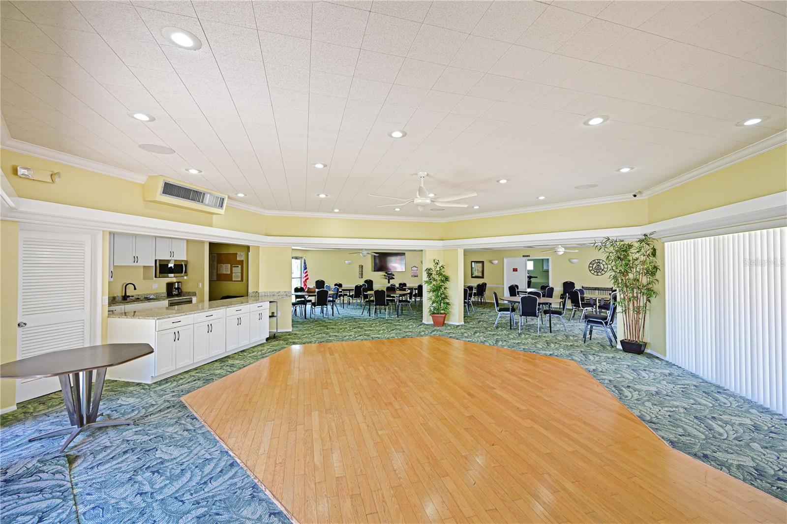 Image 61 of 64 For 3680 Ironwood Circle  704-l