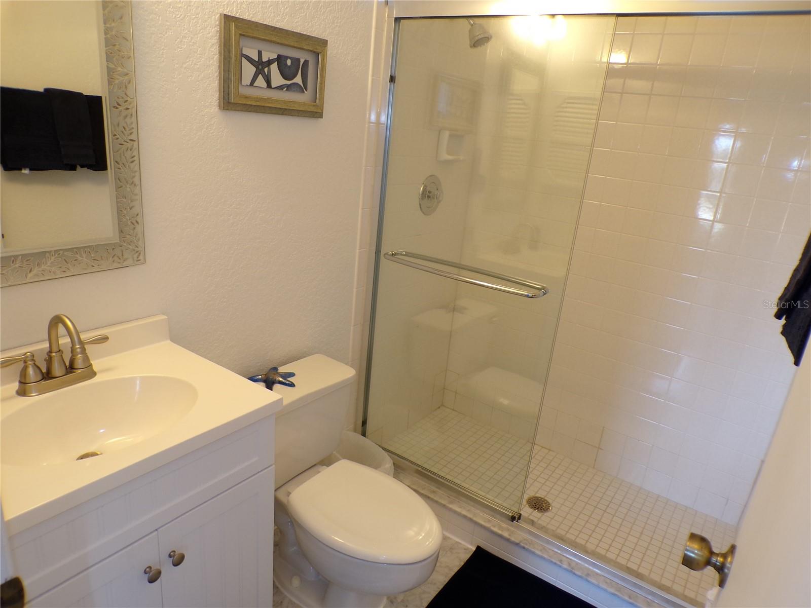 Image 20 of 32 For 4016 Oakview Drive J6