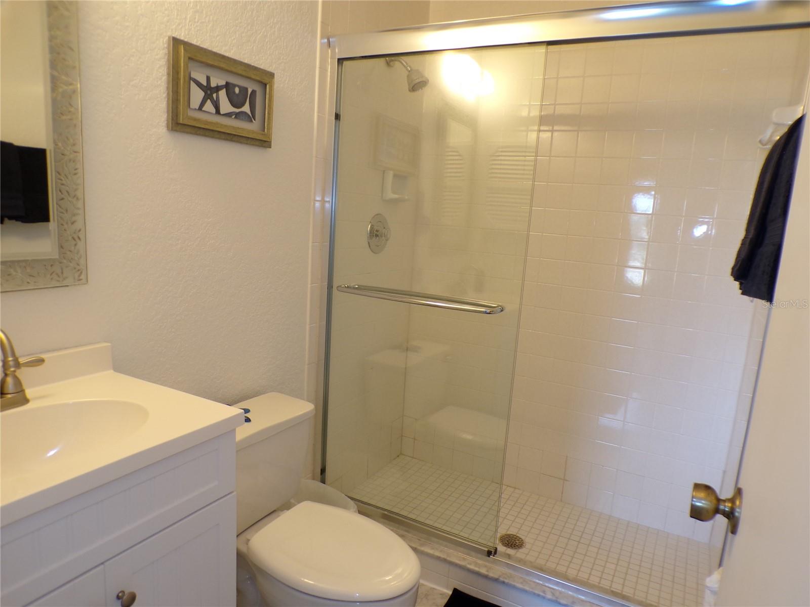 Image 21 of 32 For 4016 Oakview Drive J6