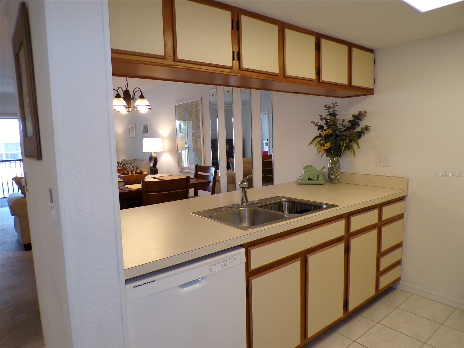 Image 4 of 32 For 4016 Oakview Drive J6