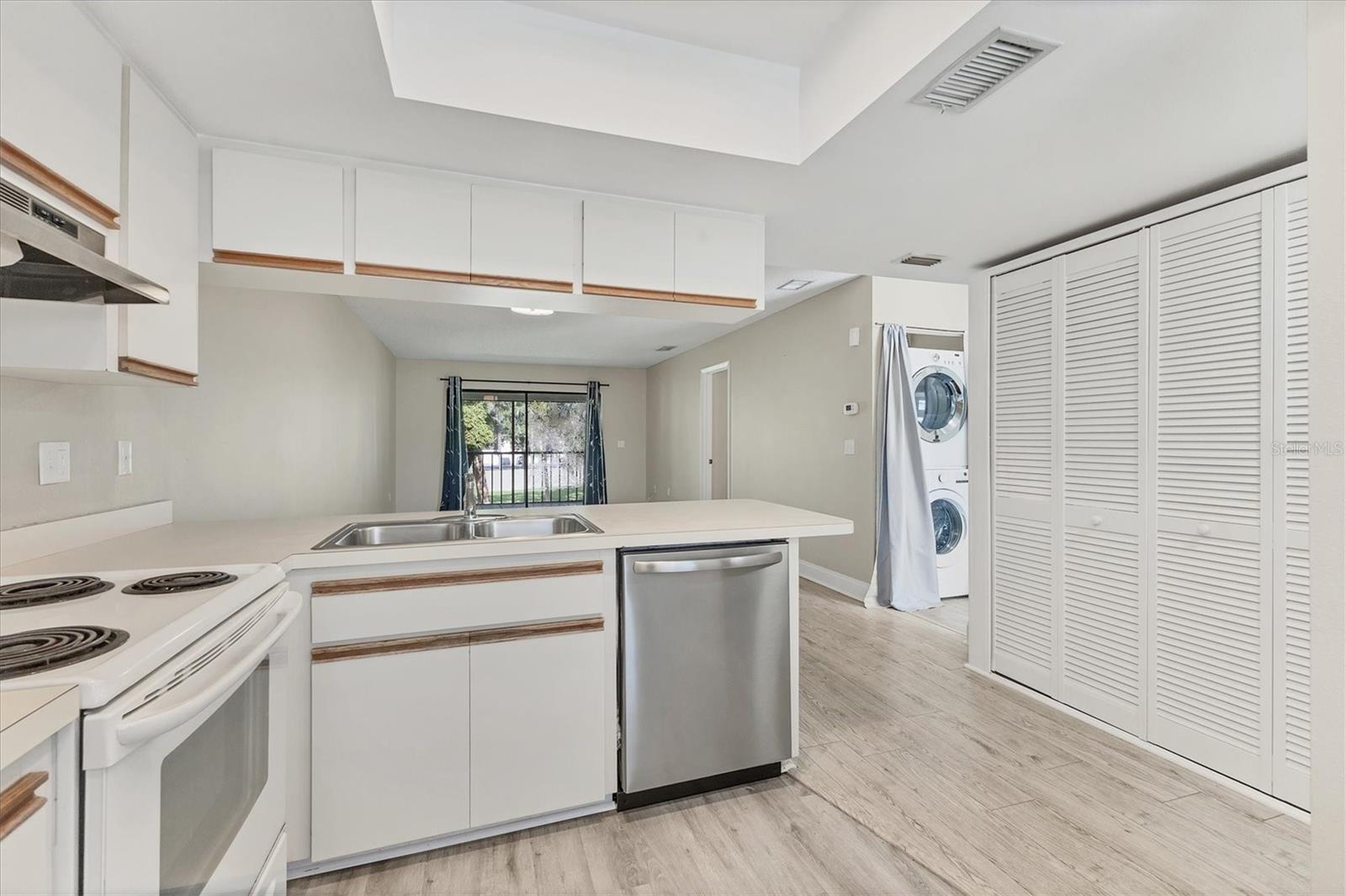 Image 13 of 45 For 7866 Eagle Creek Drive