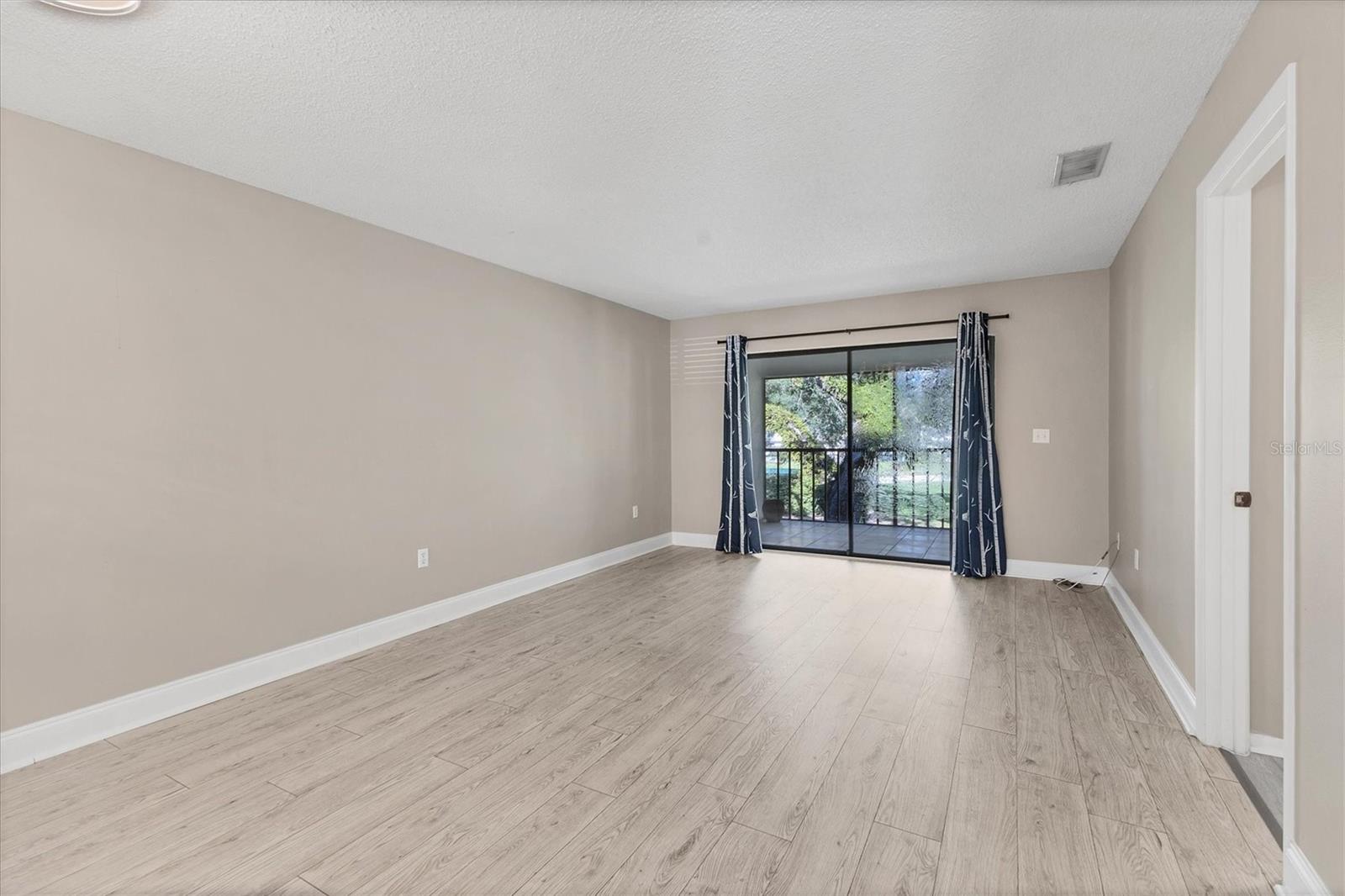 Image 7 of 45 For 7866 Eagle Creek Drive