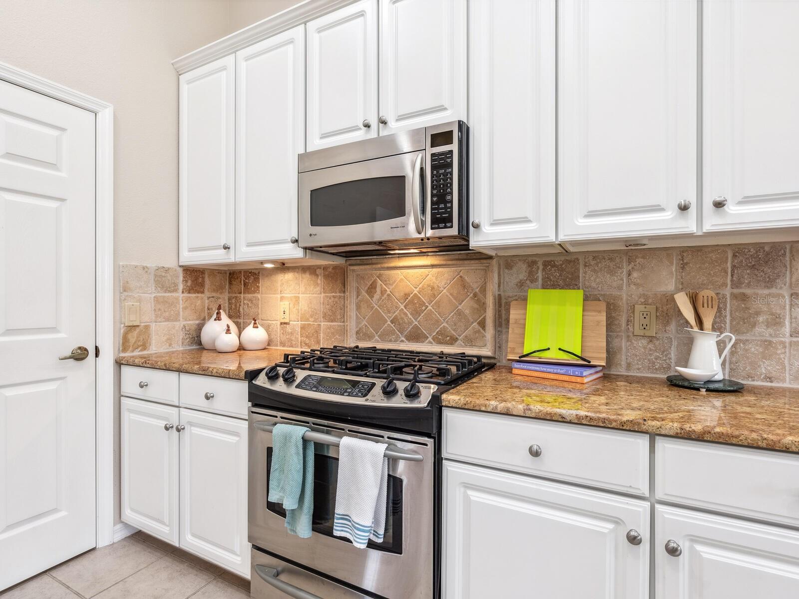 Image 17 of 69 For 6851 Bay Hill Drive