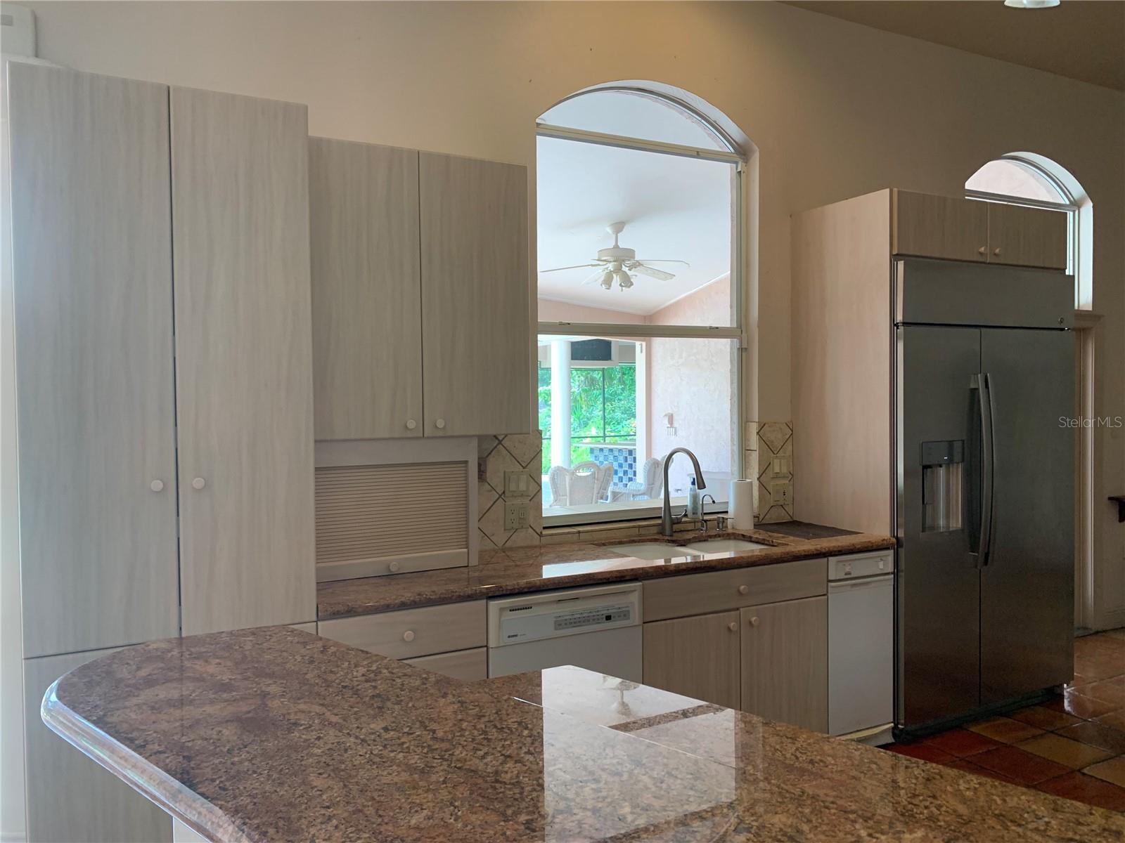 Listing photo id 8 for 4935 Riverwood Avenue