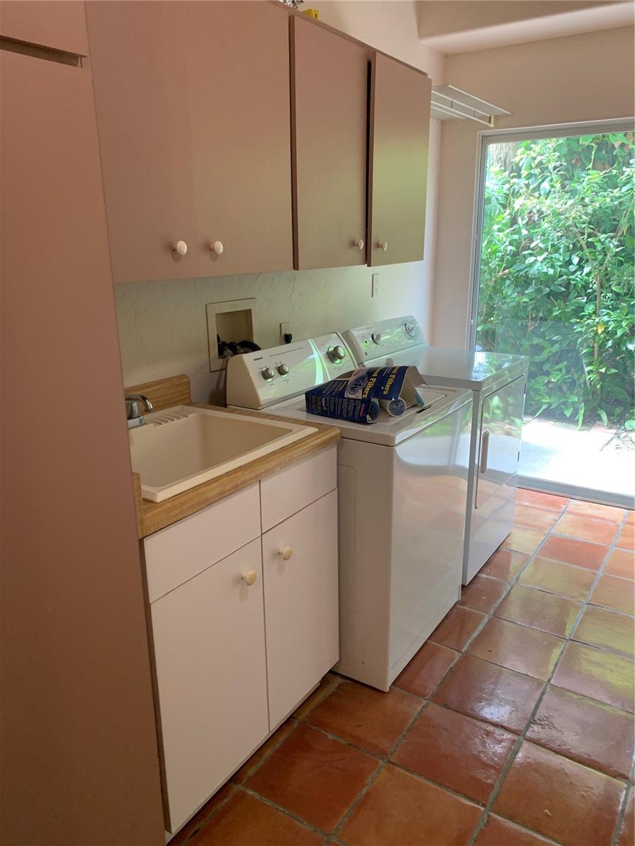 Listing photo id 21 for 4935 Riverwood Avenue