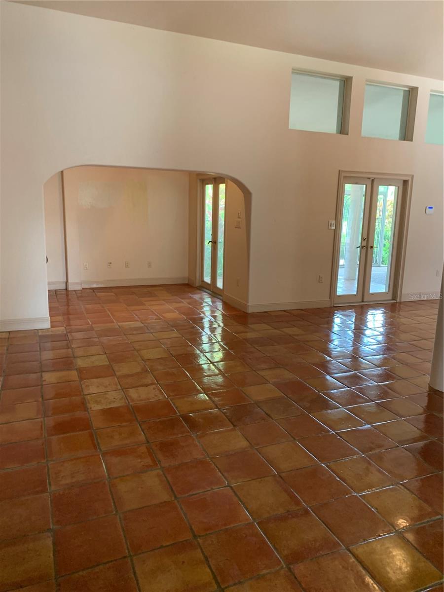 Listing photo id 1 for 4935 Riverwood Avenue