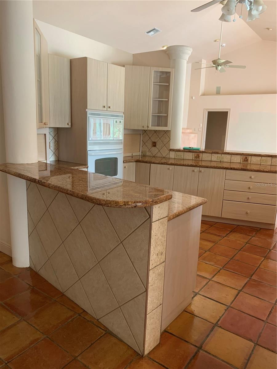 Listing photo id 6 for 4935 Riverwood Avenue